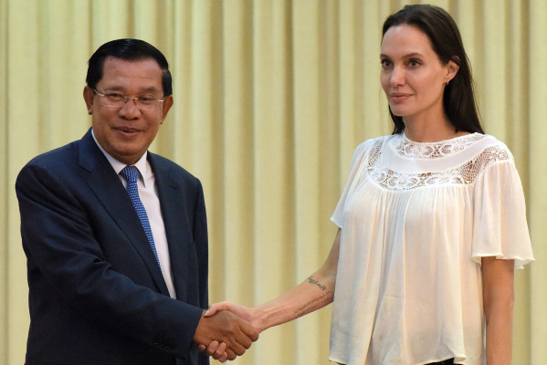 Angelina Jolie pic #798086