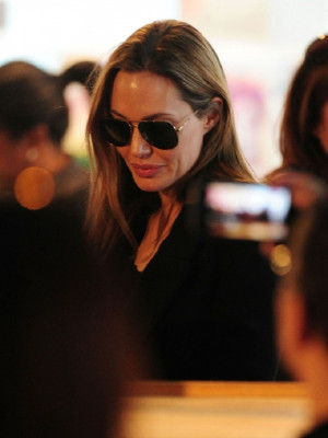 Angelina Jolie pic #600089