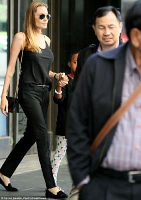 Angelina Jolie pic #642383