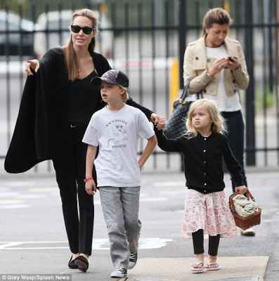 Angelina Jolie pic #634423