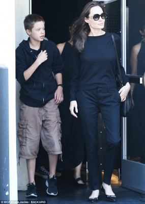 Angelina Jolie pic #1107781