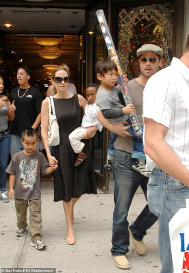 Angelina Jolie pic #1110253