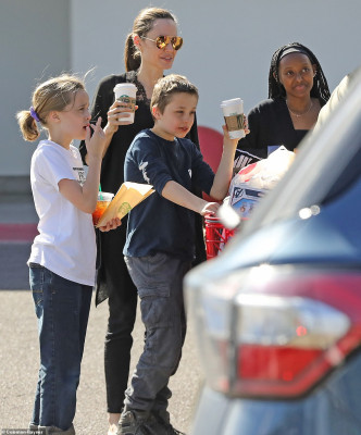 Angelina Jolie pic #1141331