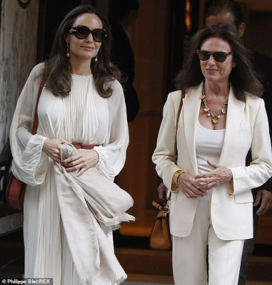 Angelina Jolie pic #1156883