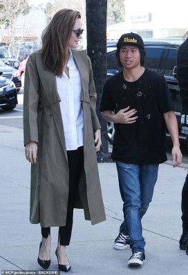 Angelina Jolie pic #1107784