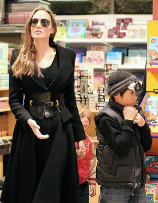Angelina Jolie pic #599867