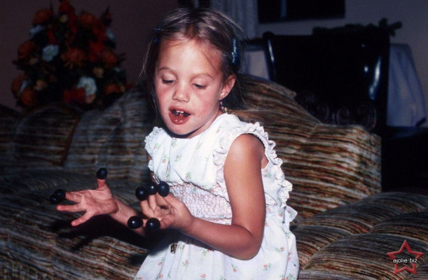 Angelina Jolie pic #204370