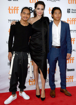 Angelina Jolie pic #963051