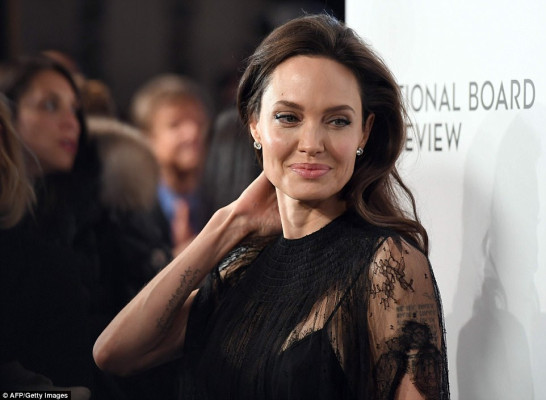 Angelina Jolie pic #997055
