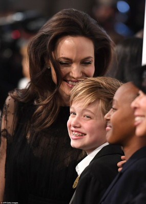 Angelina Jolie pic #997056