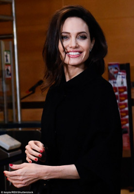 Angelina Jolie pic #1004173