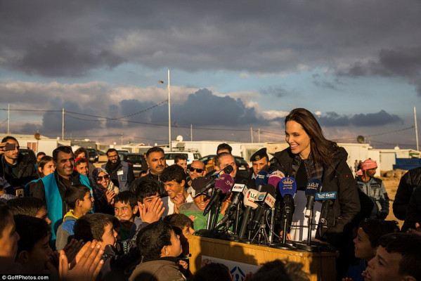 Angelina Jolie pic #1004187