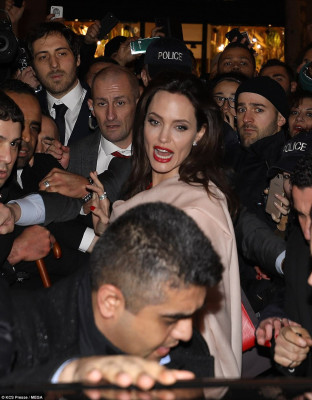 Angelina Jolie pic #1004193