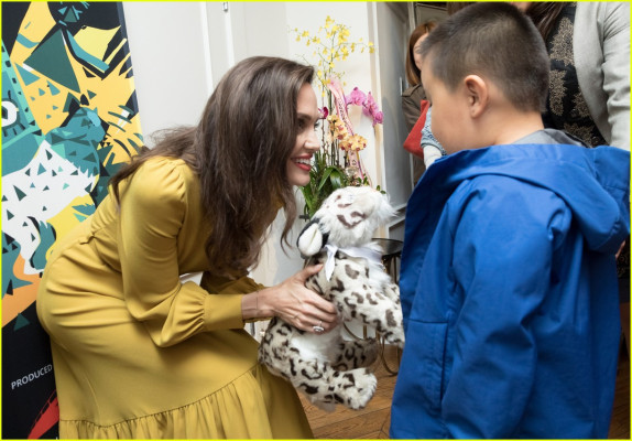 Angelina Jolie pic #976825