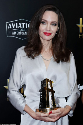 Angelina Jolie pic #977812