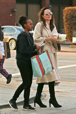 Angelina Jolie pic #1020986