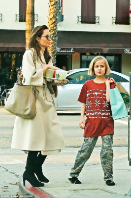 Angelina Jolie pic #1020985