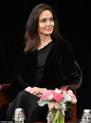 Angelina Jolie pic #990178