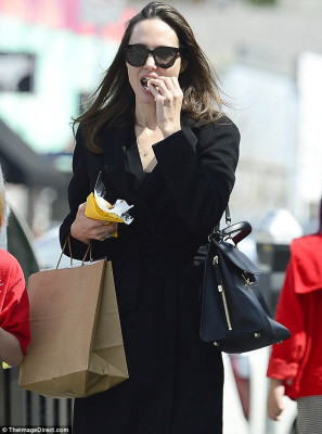 Angelina Jolie pic #1022749