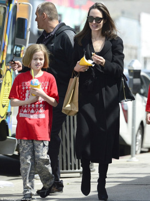 Angelina Jolie pic #1022750