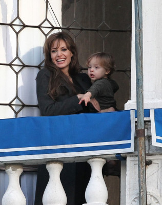 Angelina Jolie pic #422097