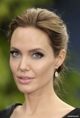 Angelina Jolie pic #698525