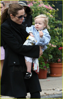 Angelina Jolie pic #87132