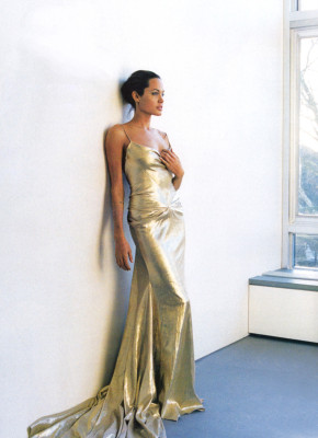 Angelina Jolie pic #130111