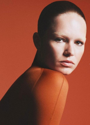 Anna Ewers