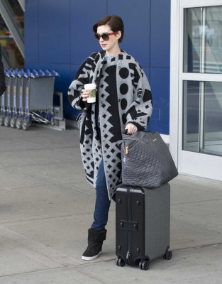Anne Hathaway pic #691689