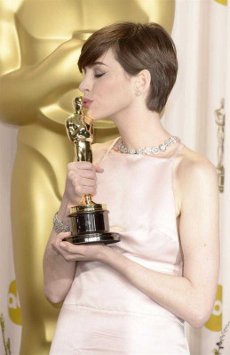 Anne Hathaway pic #579235