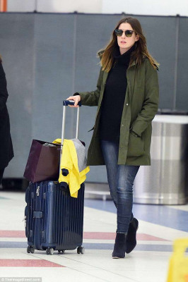 Anne Hathaway pic #1030368