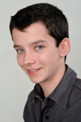 Asa Butterfield pic #539406