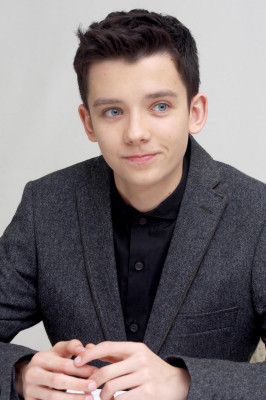 Asa Butterfield pic #673346