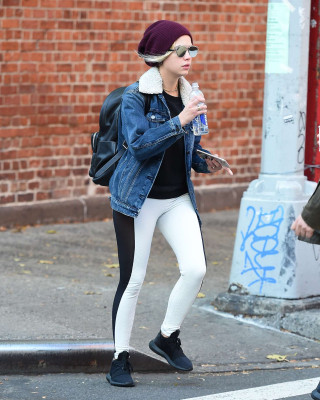Ashley Benson pic #891033