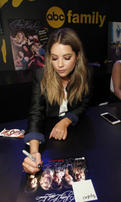Ashley Benson pic #802954