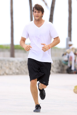 Ashton Cutcher pic #139223