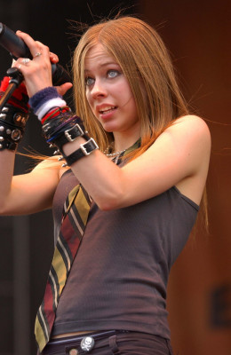 photo 13 in Lavigne gallery [id9144] -0001-11-30 00:00:00