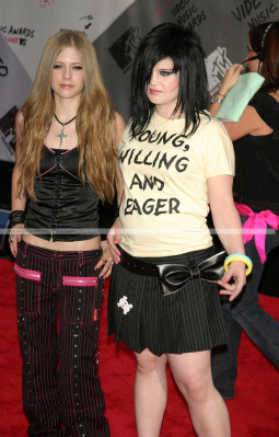 photo 22 in Lavigne gallery [id15304] -0001-11-30 00:00:00