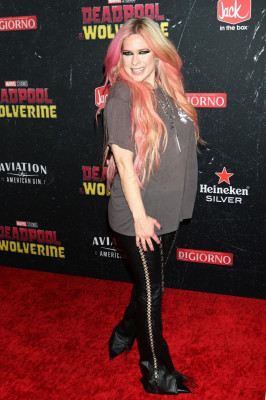 Avril Lavigne pic #1356719