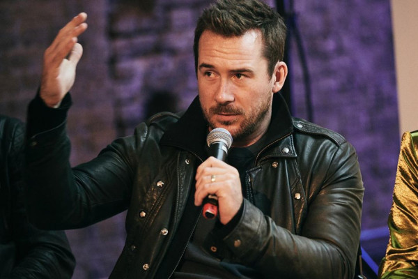 Barry Sloane  pic #1205128