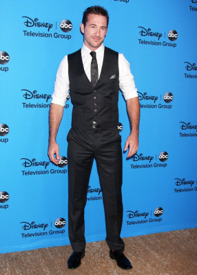 Barry Sloane  pic #1216741
