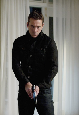 Barry Sloane  pic #781453
