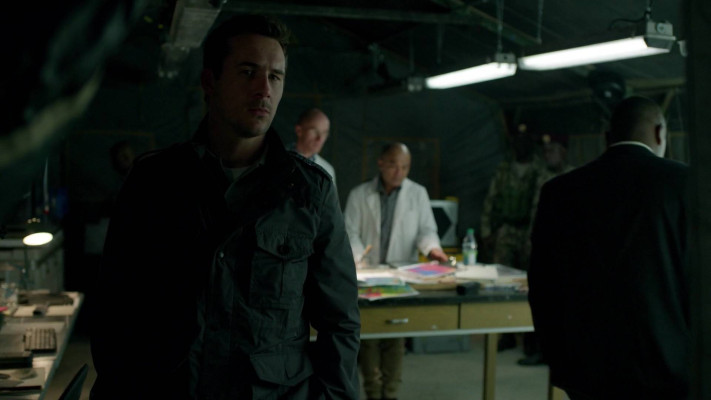 Barry Sloane  pic #1265482