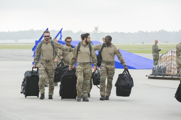 Barry Sloane  pic #1243234