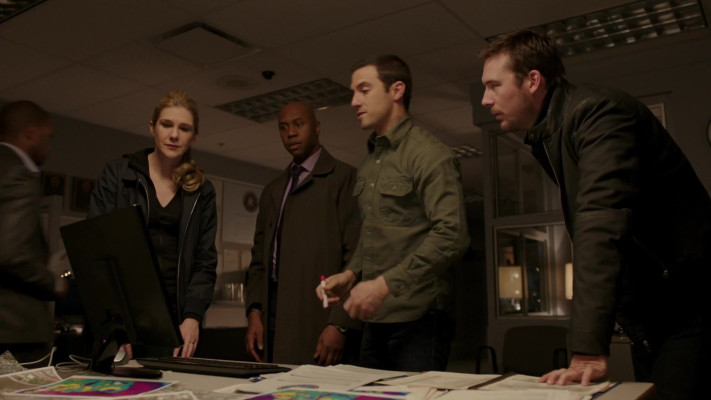 Barry Sloane  pic #1210901