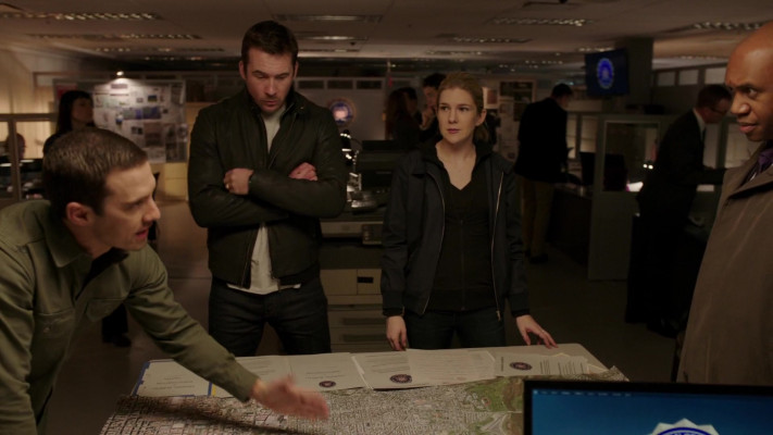 Barry Sloane  pic #1210903