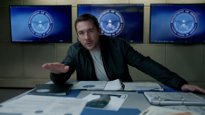 Barry Sloane  pic #1210899