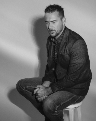 Barry Sloane  pic #1223010