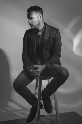 Barry Sloane  pic #1223017